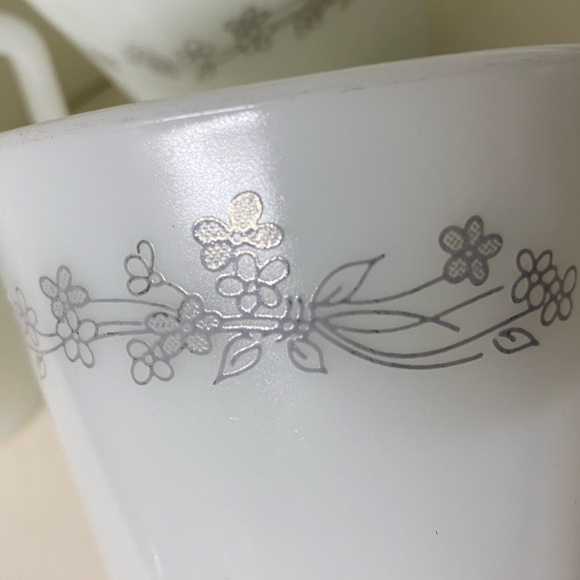 Second Set of 6 vintage Pyrex “Ribbon Bouquet” D-handled coffee mugs - Picture 6 of 6